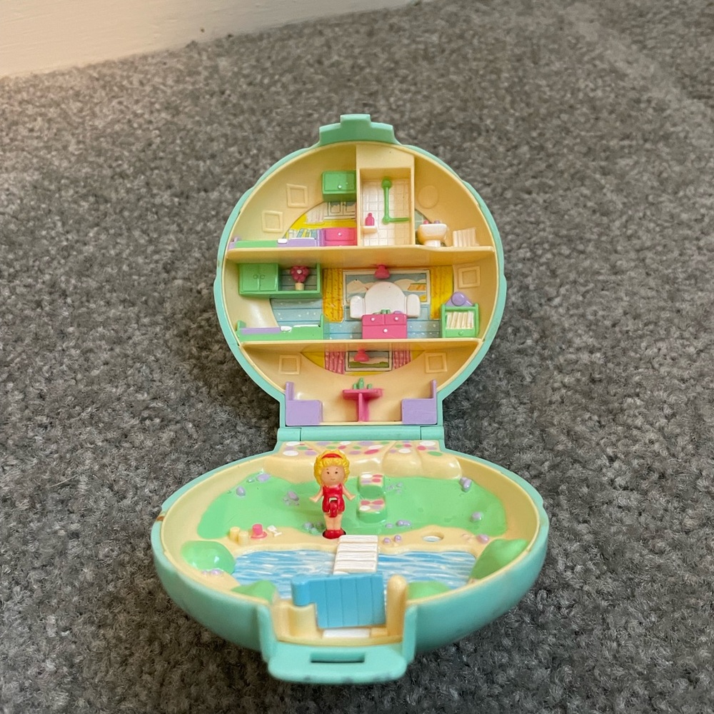 Polly Pocket vintage 1989 Beach House with Polly
